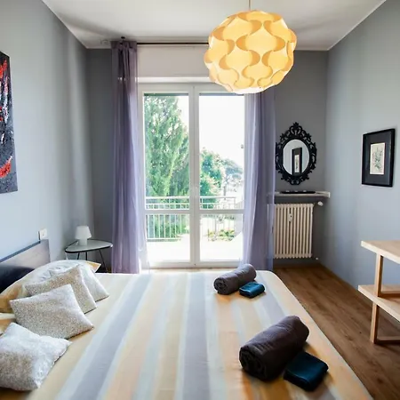Chic And Freak Apartment Como