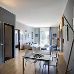 Chic And Freak Apartman *